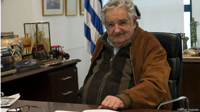 خوزه موخیکا که خودش سال‌ها در شرایط بدی زندانی بوده می‌‎گوید اروگوئه برای 'انسان‌‎هایی که ربوده شده‌‎اند و از وضعیت هولناکی رنج می‌‎برند، مهمان‌‎نوازی نشان می‌‎دهد'