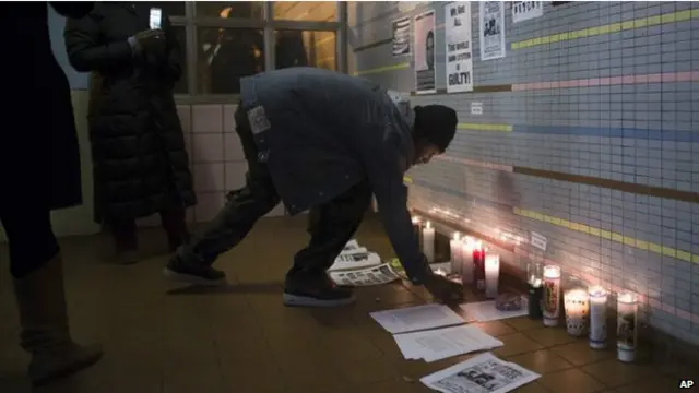 جس جگہ اکائے گرلی کو گولی ماری گئی تھی وہاں ان کی یاد میں قندیلیں روشن کی گئیں