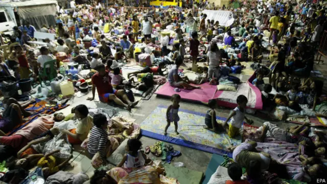 Lebih dari 500.000 orang dievakuasi dari desa-desa pinggir pantai.