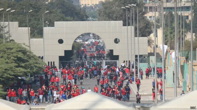 الداخلية: الجماهير وصلت المدرجات قبل انتظام خدمات التأمين