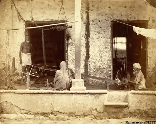 भारत में साड़ी पहनने की परंपरा, ड्रेस कोड, महिलाओं का पहनावा