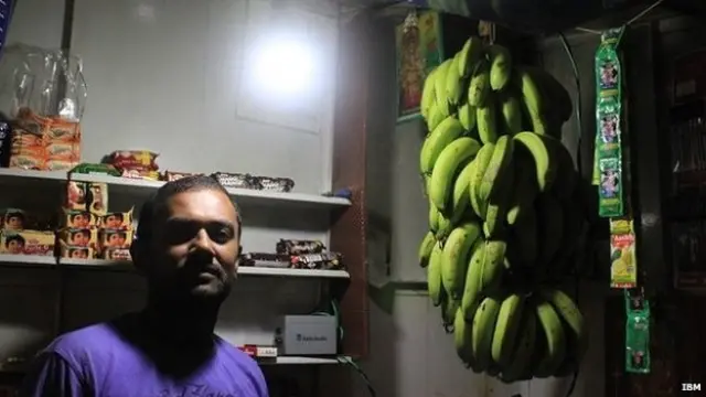 पुरानी बैट्रियों के इस्तेमाल से झुग्गियों में रोशनी