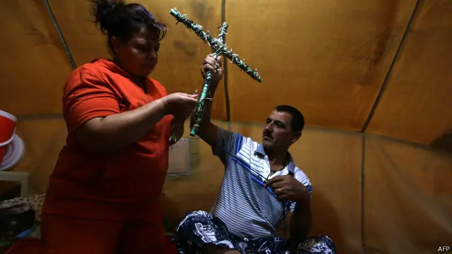 لاذ آلاف المسيحيين بمدينة أربيل في إقليم كردستان العراقي بعد استيلاء التنظيم على مدينة الموصل في يونيو/حزيران.