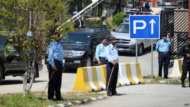 پولیس کی ابتدائی تحقیقات سے معلوم ہوا ہے کہ کنول اور کامران دونوں ہی کے والد سندھ ہاوس میں ملازم تھے اور دونوں نے اکٹھے پچپن گزارا