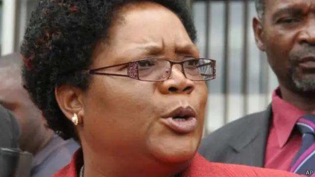 穆菊茹遭到穆加贝和格雷斯的谴责