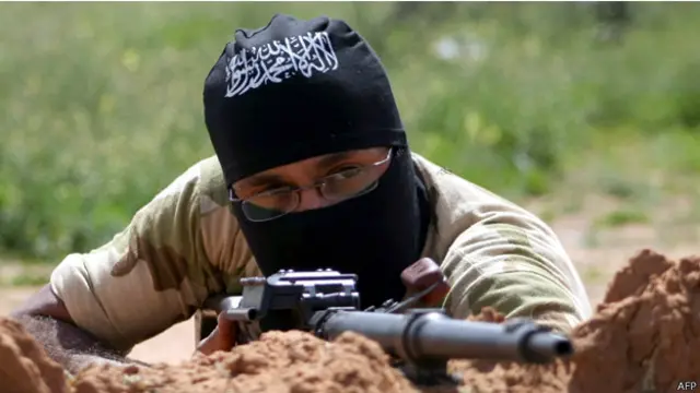 مسلح معارض في دير الزور (ارشيف)