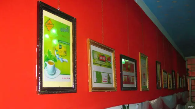 له دغه ښوونیز هنري کارځای نه ځینې فارغې شوې نجونې هم خوشاله دي چې د ګرافیک په ډګر کې د بل چا مرستو ته اړتیا نه لري: