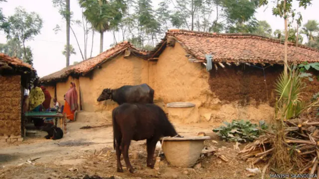जनक देवी के घर के बाहर का दृश्य.