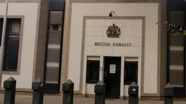 أكدت الخارجية البريطانية في بيان اصدرته استئناف السفارة البريطانية في القاهرة تقديم خدماتها العامة. 
