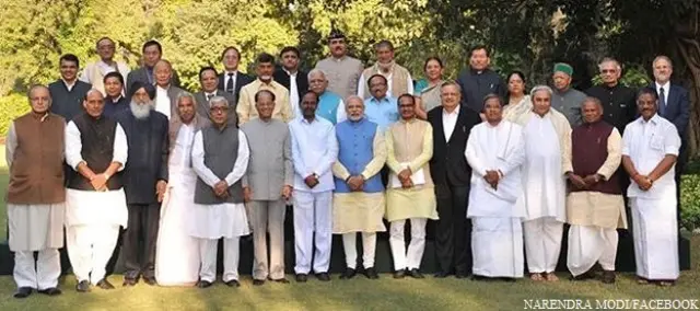 भारत संघ के राज्यों के मुख्यमंत्री प्रधानमंत्री नरेंद्र मोदी के साथ.