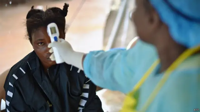 Tes de ébola en Sierra Leona