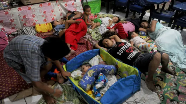 菲律賓馬尼拉一家公立學校內避風民眾休息(8/12/2014)