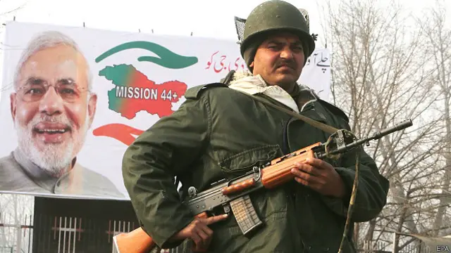 कश्मीर में मोदी की रैली की तैयारी