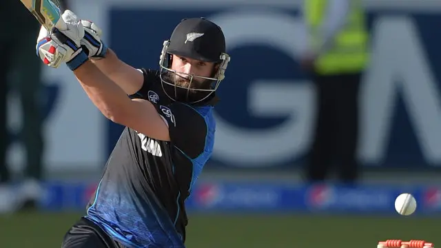  ڈین براؤن لی اور اینٹون ڈیوسچ نے نیوزی لینڈ کی جانب سے پہلی وکٹ کی شراکت میں 103 رنز بنائے