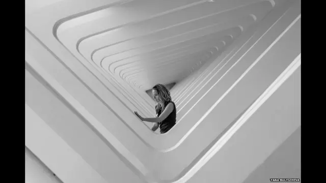 याना बुलीज़ेवा, त्रिकोण, महिला