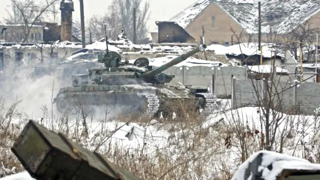 تتهم أوكرانيا ودول الغرب بوتين بإرسال قوات روسية للقتال مع الانفصاليين