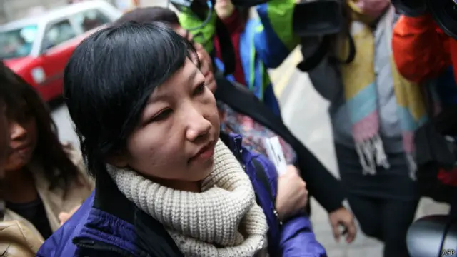 印尼女佣厄维阿纳·苏利斯泰宁斯（Erwiana Sulistyaningsih）到达法庭