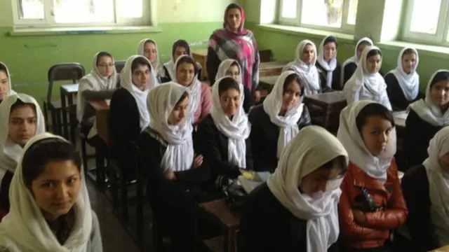 تلميذات مدرسة زارغونة يتحلين بالثقة والتحدي لطالبان