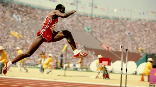 Hay muchos atletas que han podido triunfar en la élite del deporte siendo vegetarianos como el corredor estadounidense Edwin Moses.