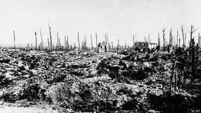 Tolkien llegó al campo de batalla francés en junio de 1916, durante la Primera Guerra Mundial. 