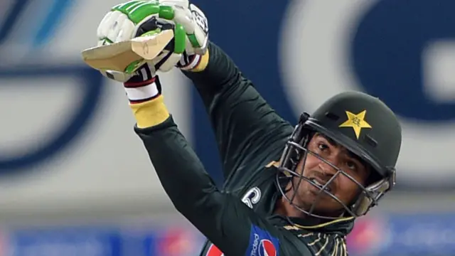 حارث سہیل نے اعتماد سے بیٹنگ کی اور ایک مشکل صورت حال میں پاکستان کی اننگز کو بکھرنے سے بچائے رکھا۔