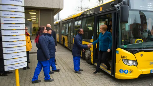 Ангела Меркель с иммигрантами