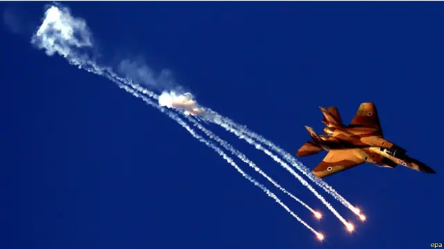 اغار الطيران الحربي الاسرائيلي على اهداف قرب مطار دمشق