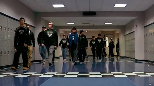 Estudiantes universitarios y deportistas electrónicos