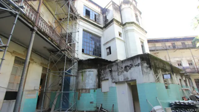 Pátio interno da antiga sede do Dops passa por reforma após ter tido sua estrutura abalada por uma obra vizinha