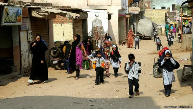 जुहापुरा मुस्लिम लोगों की सबसे बड़ी बस्ती है.