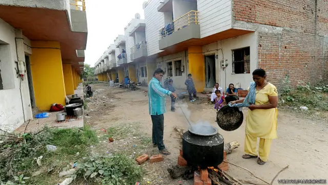 इस इलाके में गरीब मुस्लिमों का परिवार बड़ी संख्या में रहता है.