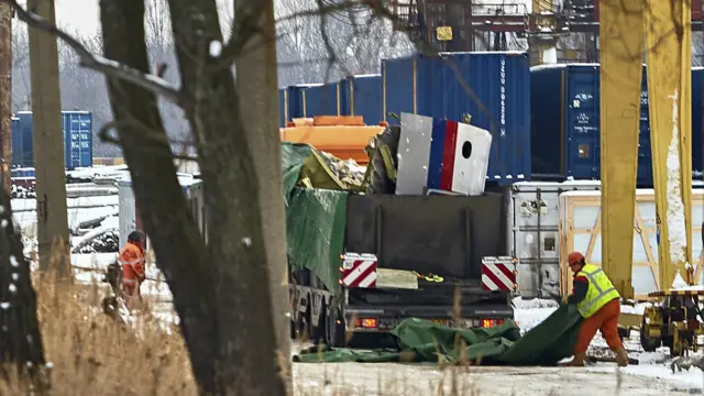 Truk yang membawa puing MH17