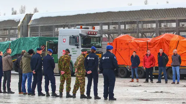 Truk siap-siap berangkat