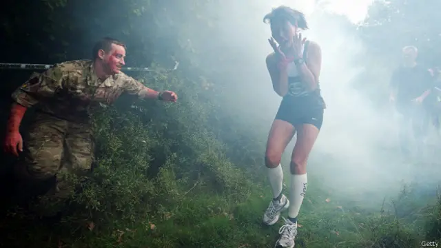 A diferencia de la prueba anual que se lleva a cabo en Alemania, donde aparecen zombis de "verdad", Zombis Run te va contando una historia de horror.