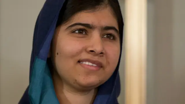 ملالہ یوسفزئی کا کہنا ہے کہ وہ پاکستان کی دو دفعہ وزیرِ اعظم بننے والی شخصیت بے نظیر بھٹو سے متاثر ہیں