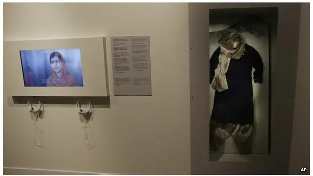 الزي المدرسي الذي ارتدته ملالا وقت إطلاق النار عليها