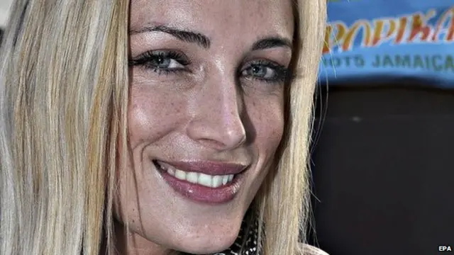 پسٹوریئس نےسنہ 2013 میں ویلنٹائن ڈے کے موقع پر اپنی گرل فرینڈ ریوا سٹین کیمپ کو گولیاں مار کر قتل کر دیا تھا