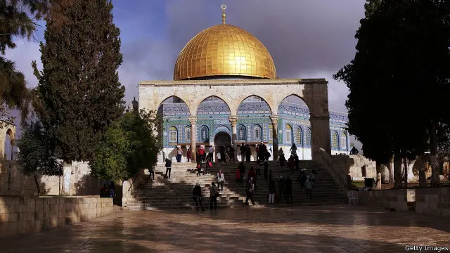 لم تذكر الشرطة إن كان ليفيكس حدد مواقع إسلامية مقدسة بعينها لهجومه.