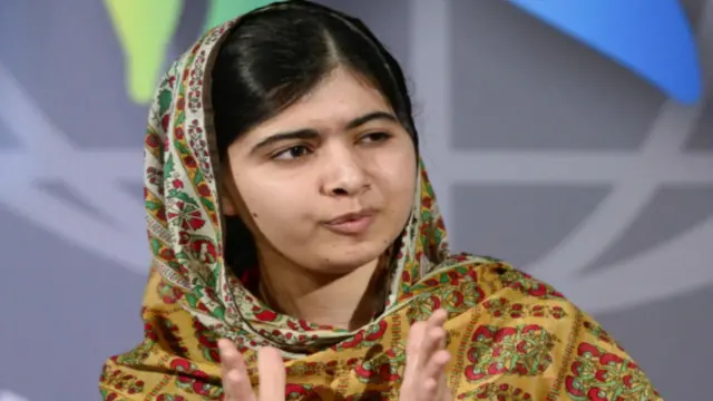 2012ஆம் ஆண்டில் பள்ளி செல்லும் வழியில் மலாலா துப்பாக்கியால் சுடப்பட்டார். 