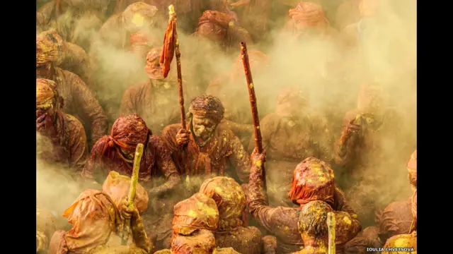 Sohildagi tasodifiy yalangochlik fotosurati