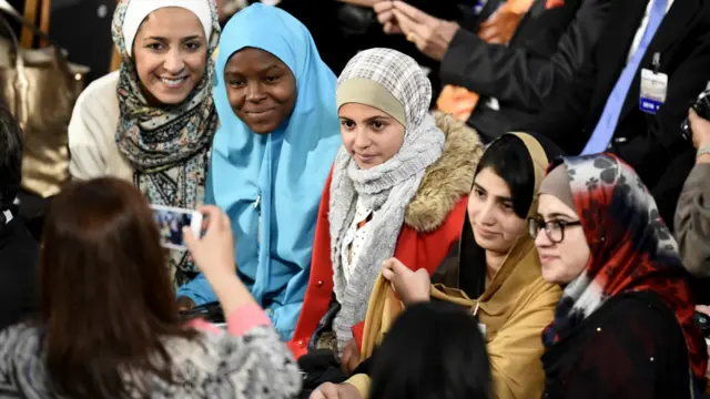 ملالہ کی جانب سے اس تقریب میں مدعو کی جانے والی پاکستانی، نائجیرین اور شامی لڑکیاں شرکا کی توجہ کا مرکز رہیں۔