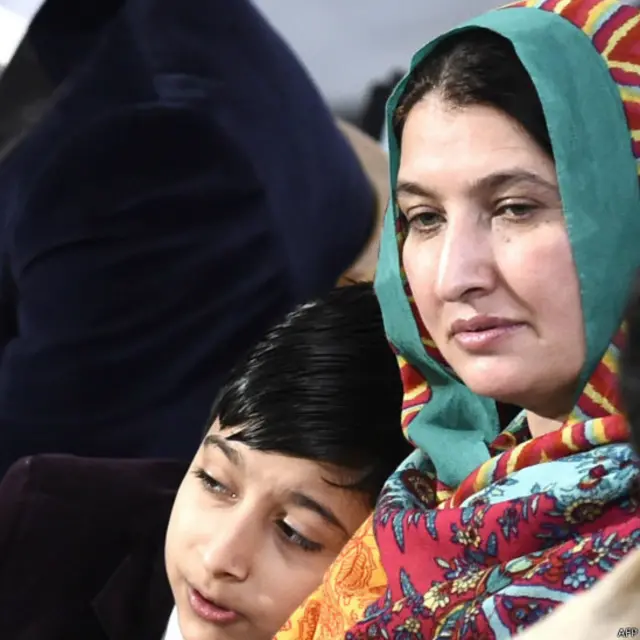 تقریب میں ملالہ کے اہلِ خانہ بھی موجود تھے جو انھیں ایوارڈ ملنے پر جذباتی اور آبدیدہ نظر آئے۔