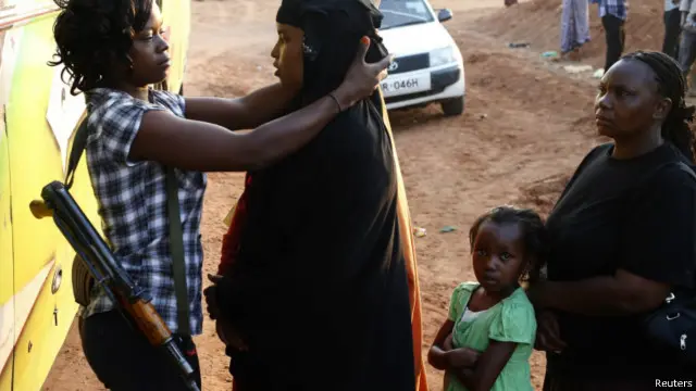 النساء كن محتجزات لدى قوات الأمن