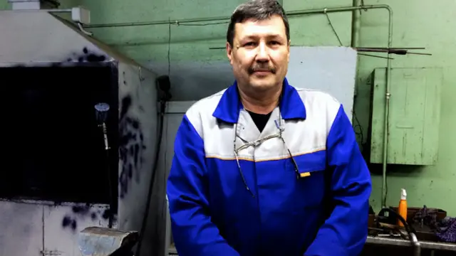 Şirkət işçisi Nikolay Svintsov zavodun müflis olduğu 1990-cı illəri xatırlayır. 