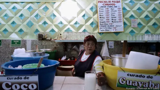 Rượu thùa thường được múc vào những chiếc ly lớn như ly bia