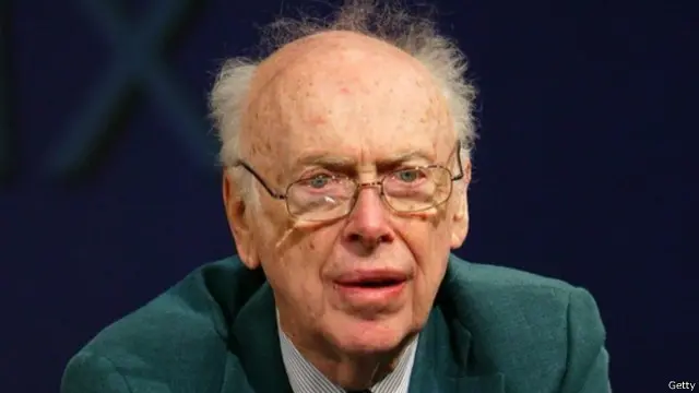 واتسون هو أول عالم تُباع ميدالية جائزة نوبل الخاصة به وهو على قيد الحياة