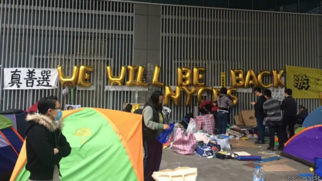 香港占领行动已进入第75天。占领者心情各异和复杂(BBC中文网记者陈志芬摄)。