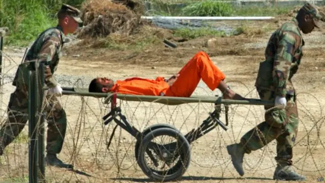 کیوبا میں امریکہ کے زیرِ نگرانی گوانتاناموبے کی وجہ سے کیوبا کو سیاہ سوراخ کہا جاتا ہے