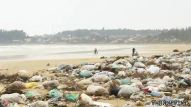 Playa con basura