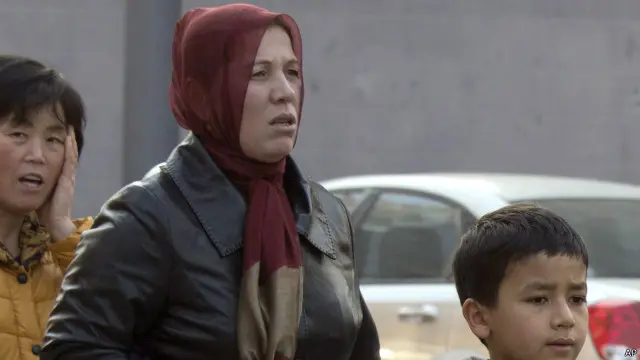 أعضاء لجنة التشريع في أورومتشي وافقوا على مشروع القانون لكنه يحتاج إلى موافقة الإقليم.